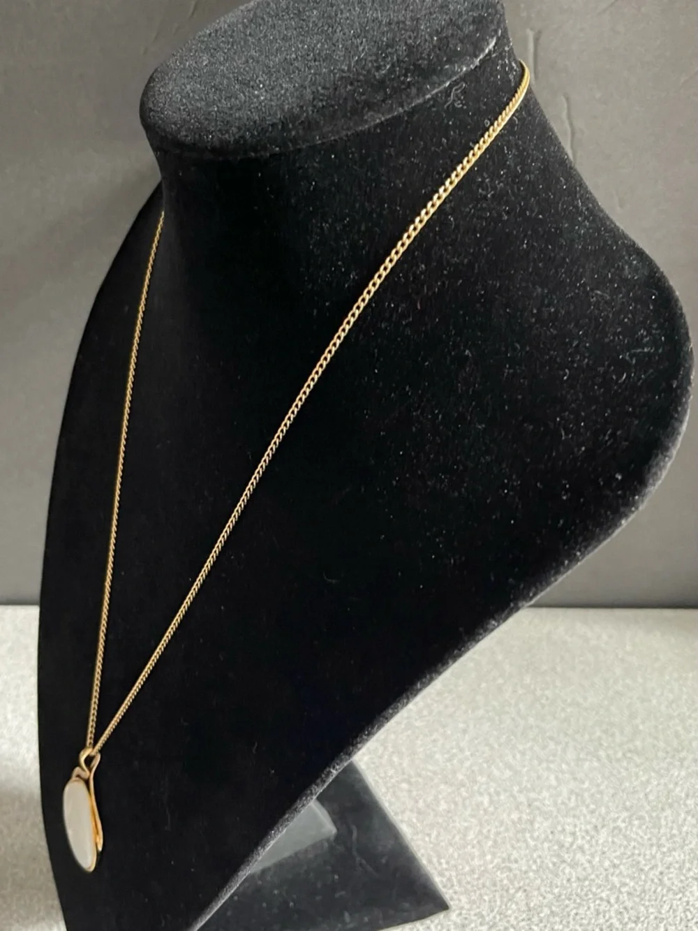 Gold Toned Pendant Necklace with White Mother-of-Pearl - Picture 3 of 9